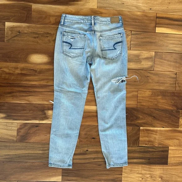 American Eagle Lightwash Distressed Tom Girl Denim Jeans size 4 - Picture 4 of 9